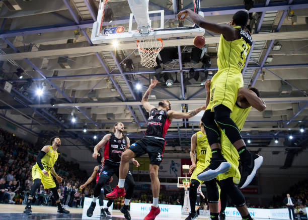 年龄和执教 年龄和执教